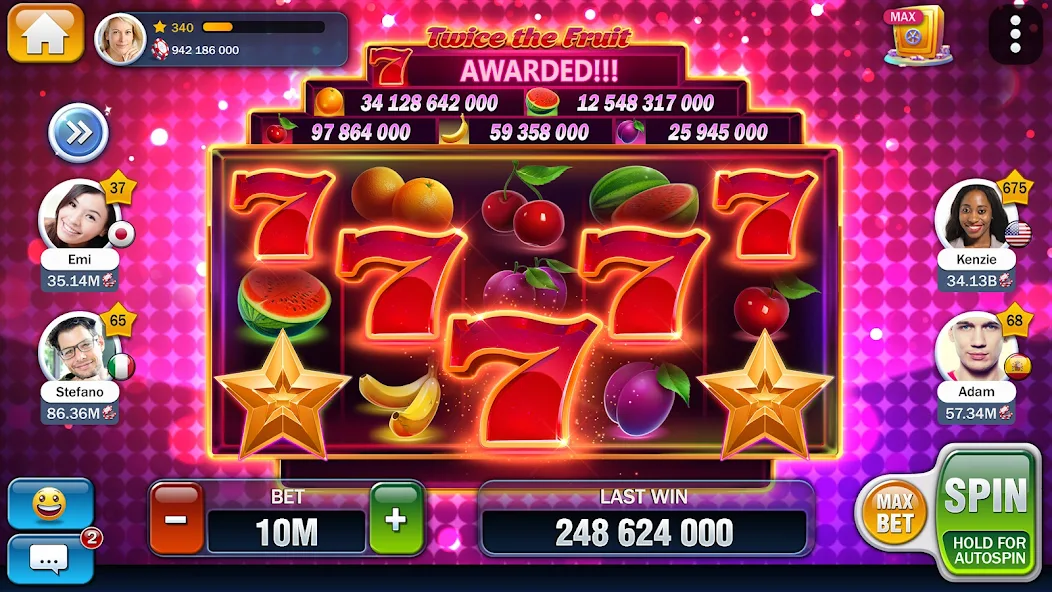 Dealer ao vivo sorridente em uma mesa de Blackjack online da sp bet
